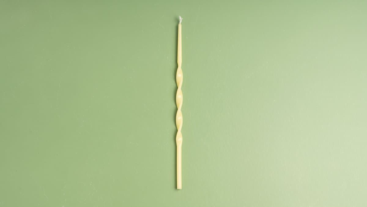 Premium swirly candle pink