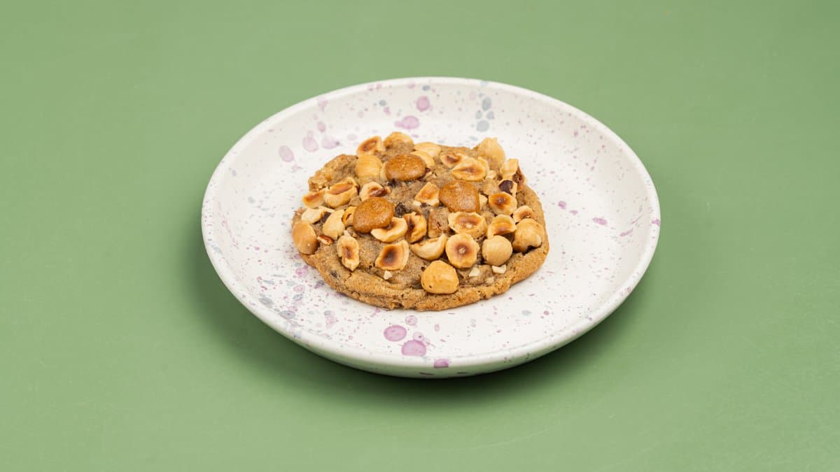 Hazelnut & praline cookie