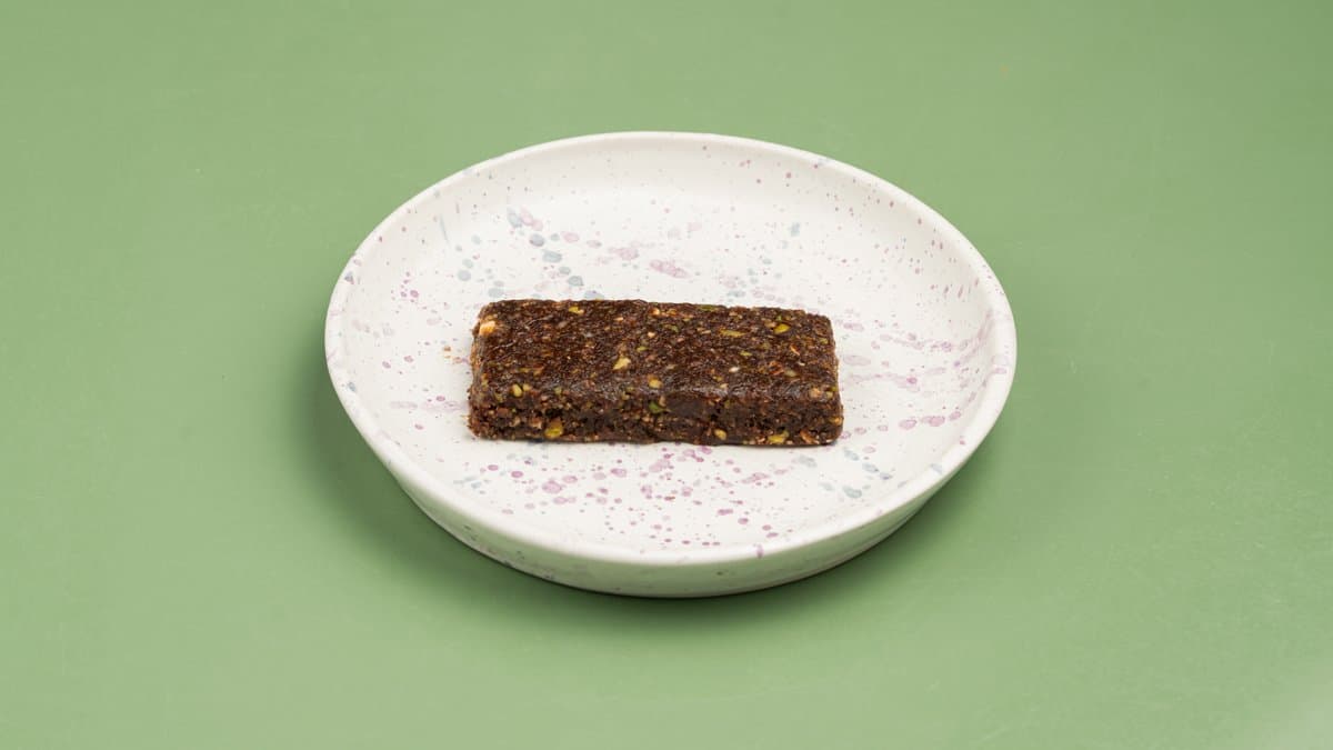 Dark chocolate & pistachio bar (vegan, gluten free)