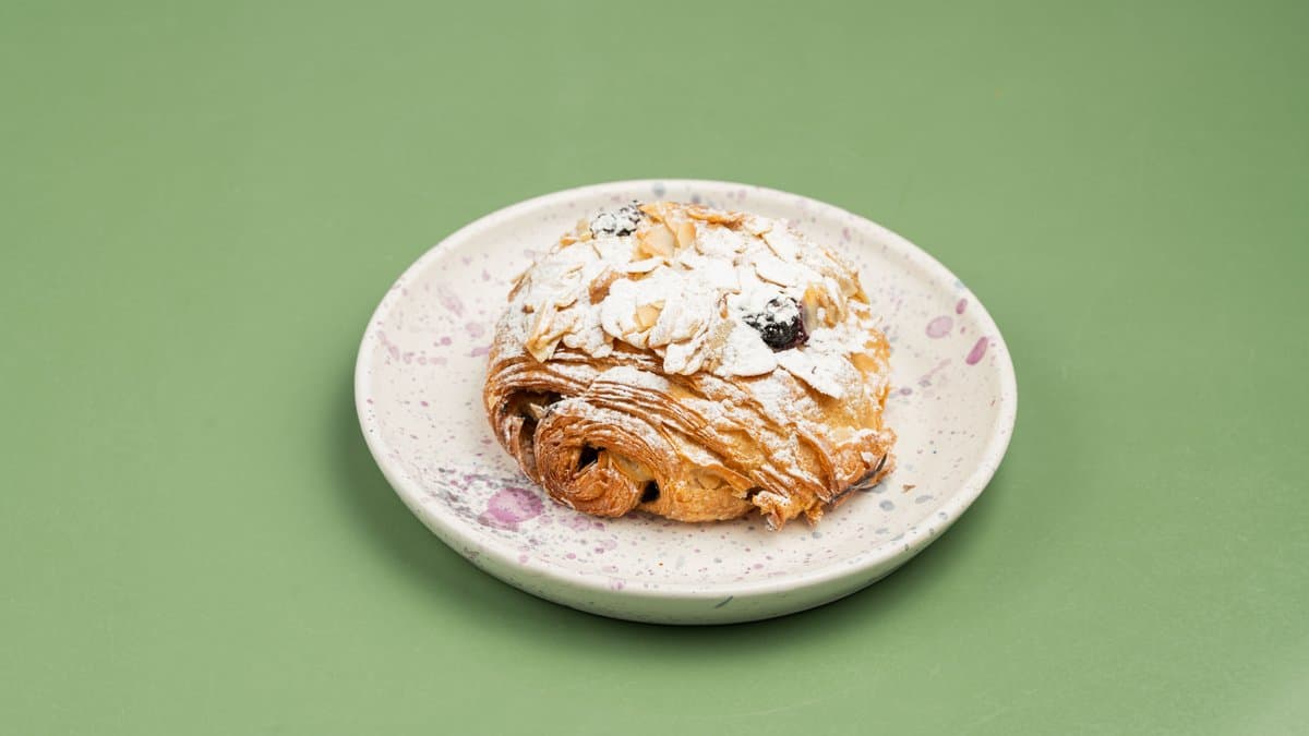 Almond & blueberry croissant