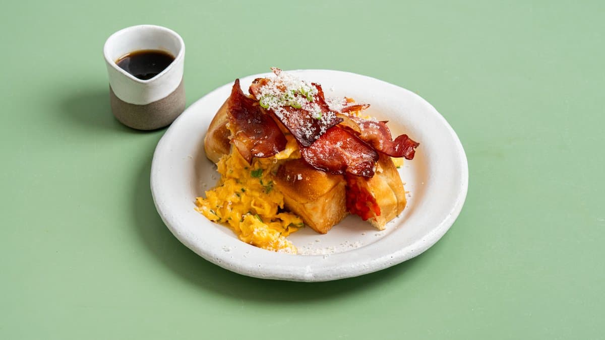 Scrambled eggs with bacon