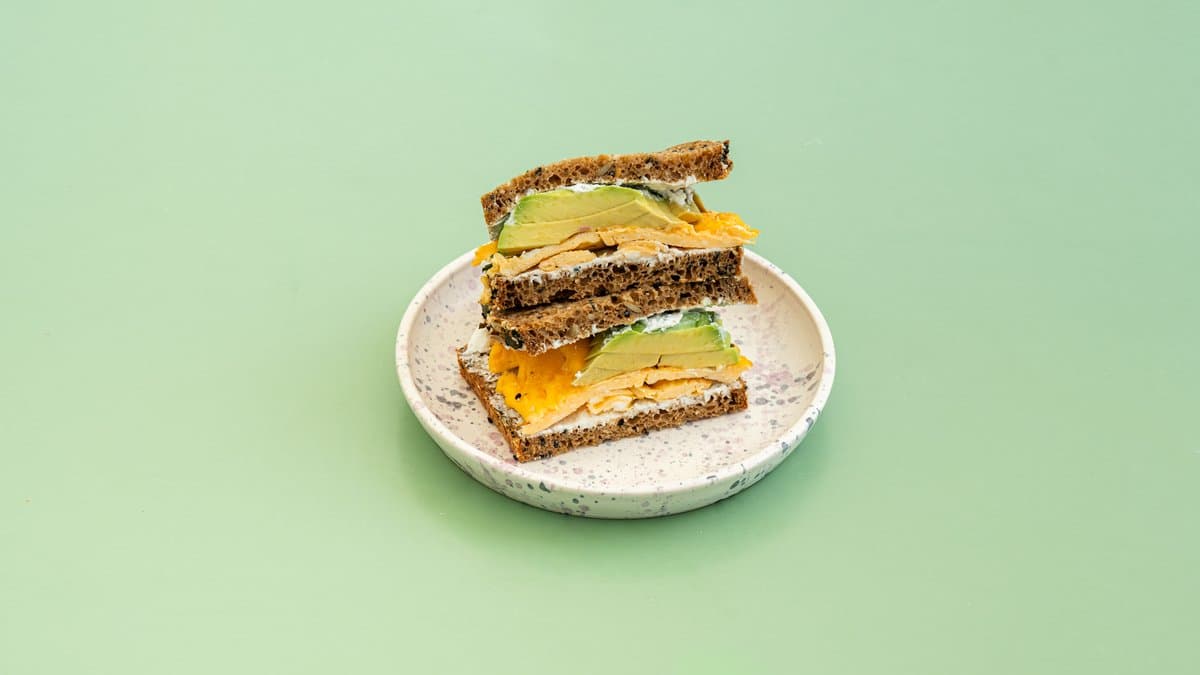 Cheesy omelete with avocado (vegetarian)